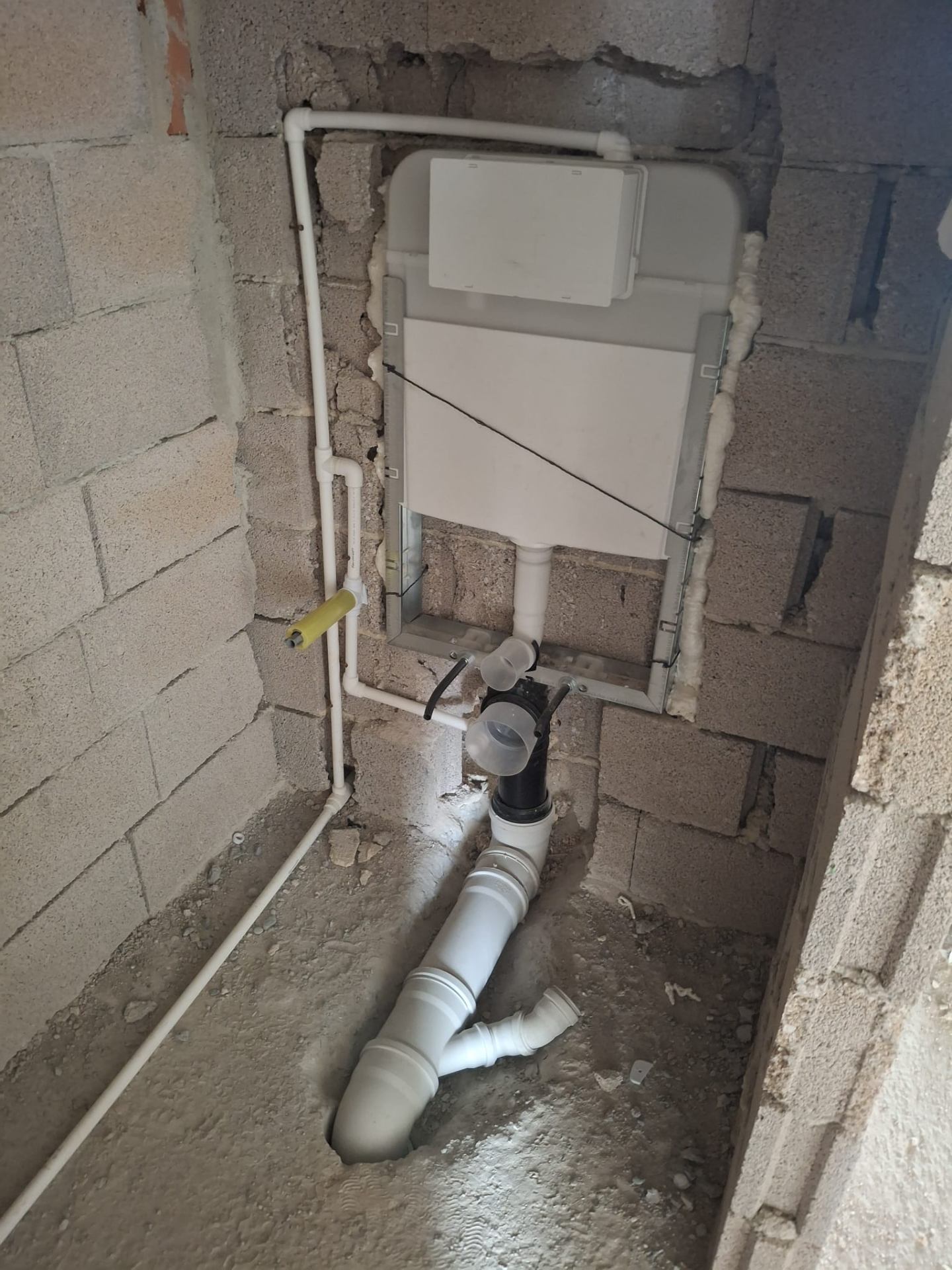 Banyo duvar içi tesisat uygulaması